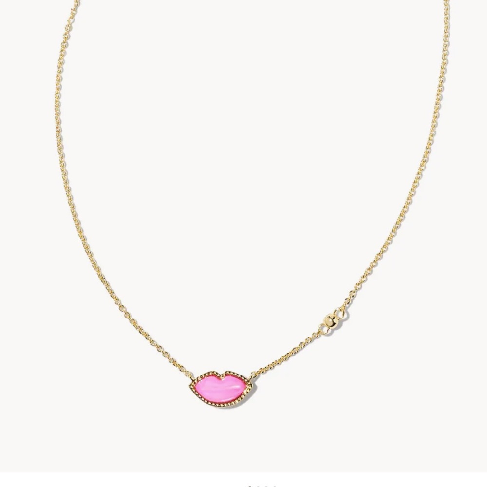 Kendra Scott Lips Gold Pendant Necklace in Hot Pink Mother-of-Pearl